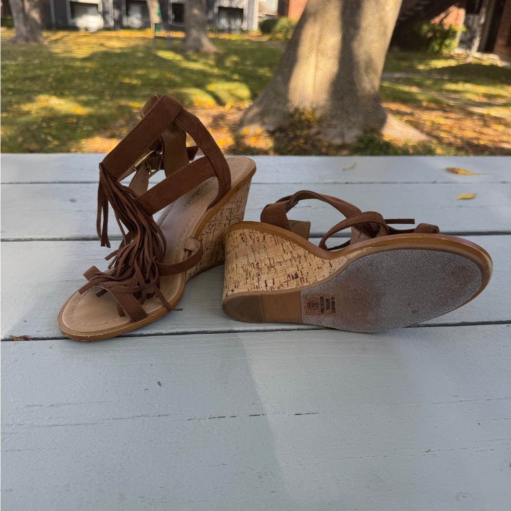 Cityclassified Brown Suede Fringe Wedge Sandals – Size 8.5 - Picture 12 of 16